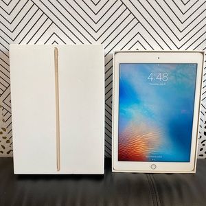 iPad Pro 9 inch + Apple Case